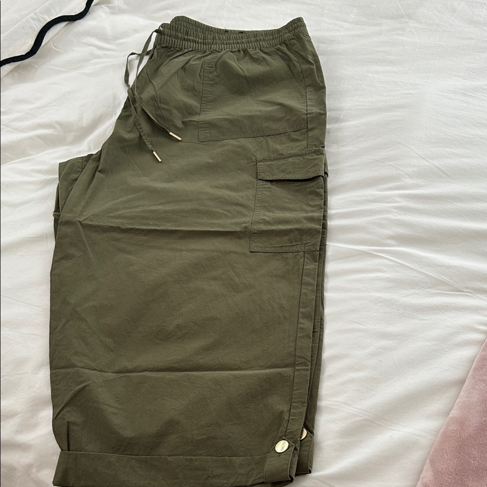Jones New York Cargo Olive Green Capris